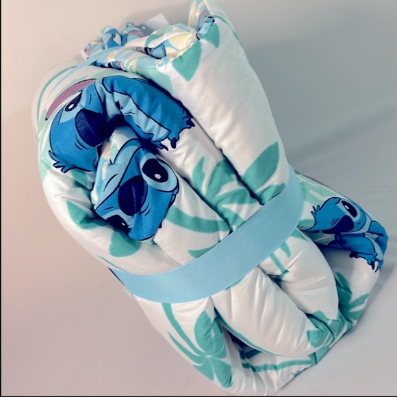 🆕 Disney “Stitch” Hawaiian Floral Graphic Minky-Lined Puffy Quilted Blanket - Picture 3 of 12